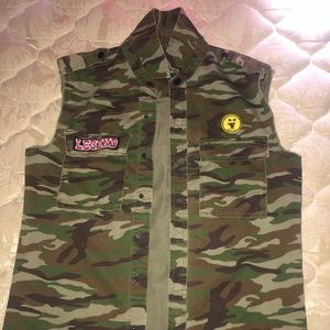Camouflaged Forever 21 Men’s Small Vest